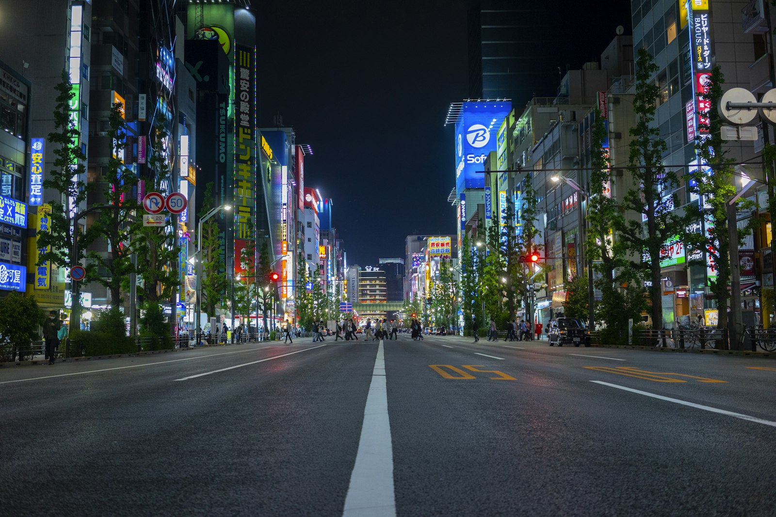 Crowded neon-lit street in Shinjuku on an autumn evening, the best month to visit Tokyo nightlife