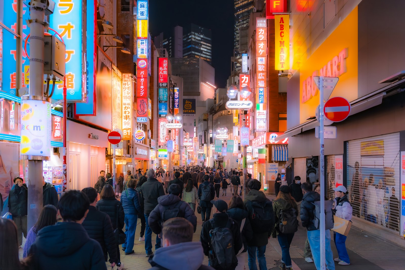Neon-lit Kabukicho street in Shinjuku at night, the starting point for many Tokyo night tours