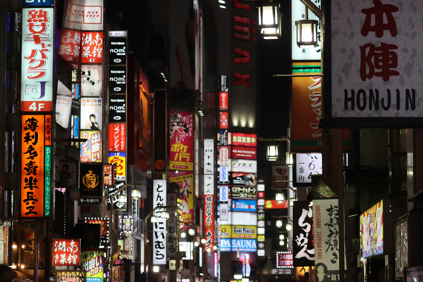 Neon-lit street in Kabukicho, Shinjuku — the busiest starting point for Tokyo nightlife for first timers