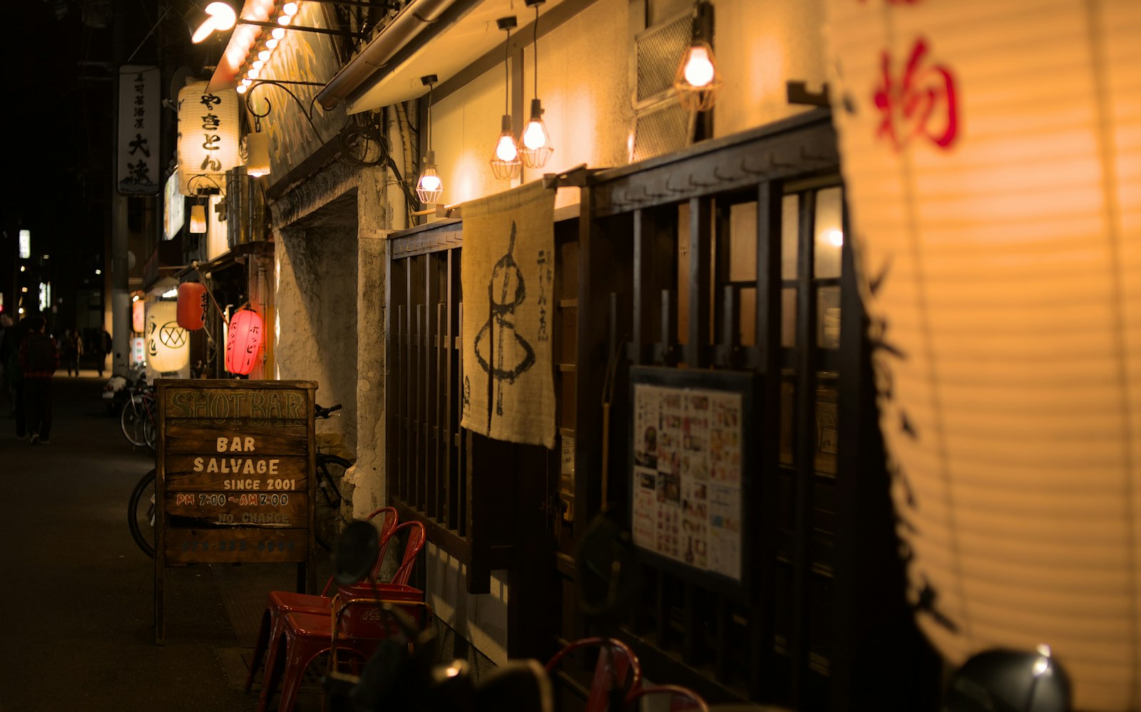 Outdoor izakaya tables on Hoppy Street in Asakusa, one of the best bar hopping routes in Tokyo for early evening