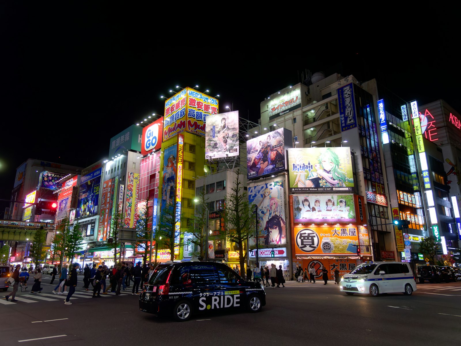 Akihabara at night, home to several of Tokyo's best gaming bars