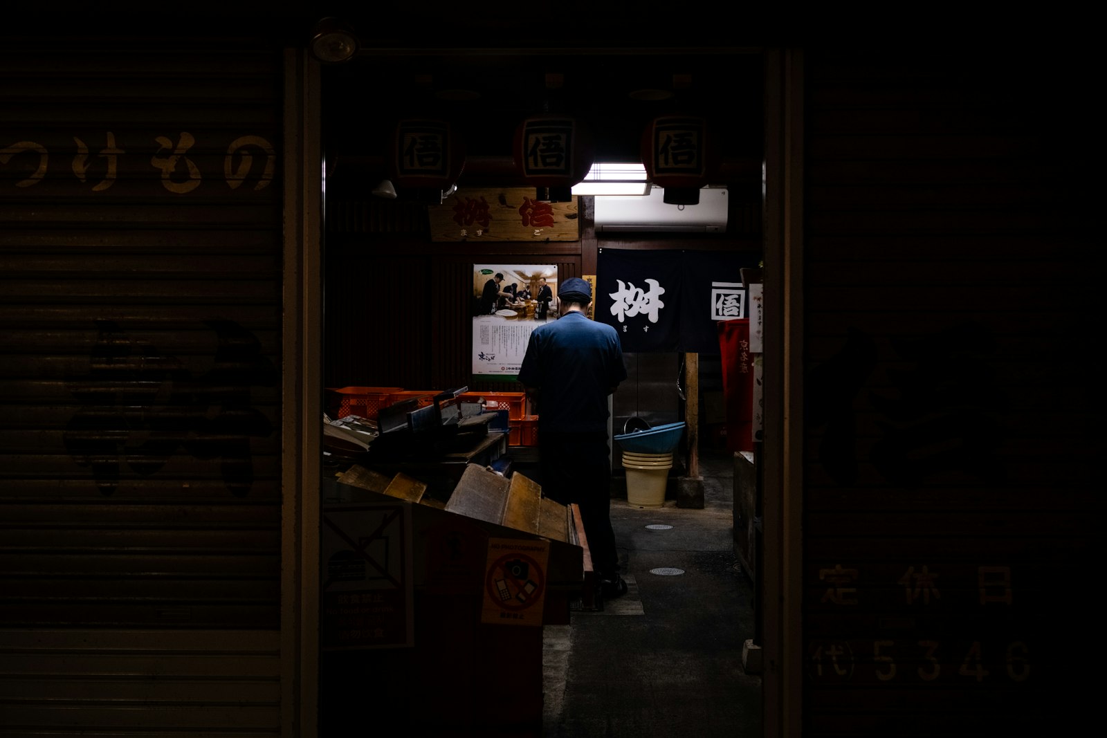 Busy Tokyo izakaya counter at night, the kind of spot popular with foreigners visiting Japan