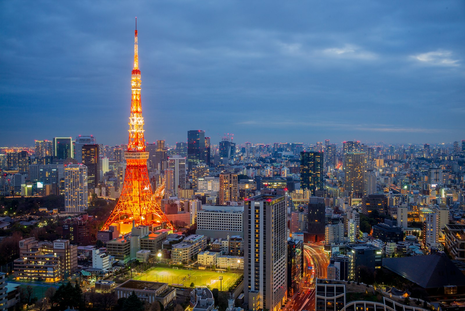 Tokyo Tower lit up at night, near the BOATRACE VR ARENA VR spot